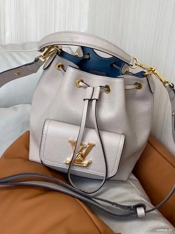 WIS VUITTON BUCKET LOUIS LOCKME 0625